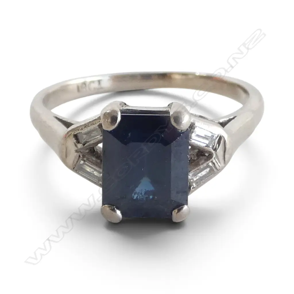 18ct WHITE GOLD SAPPHIRE & baguette DIAMOND RING 3.88gms SIZE L Image 1++