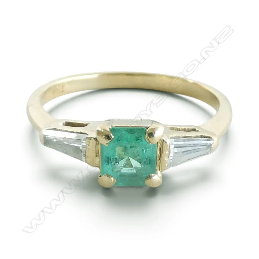 18ct YELLOW GOLD GEM SET RING abraded EMERALD & BAGUETTE CUT DIAMONDS size N to O. 3.3gms Image 1++