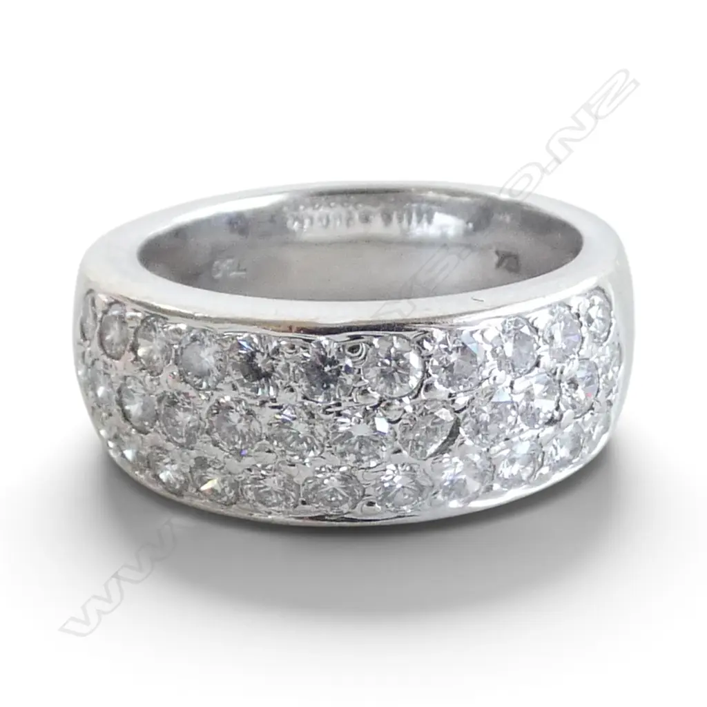 18CT WG DIAMOND RING 9gms - 2 DIAMOND BROKEN SIZE L Image 1++