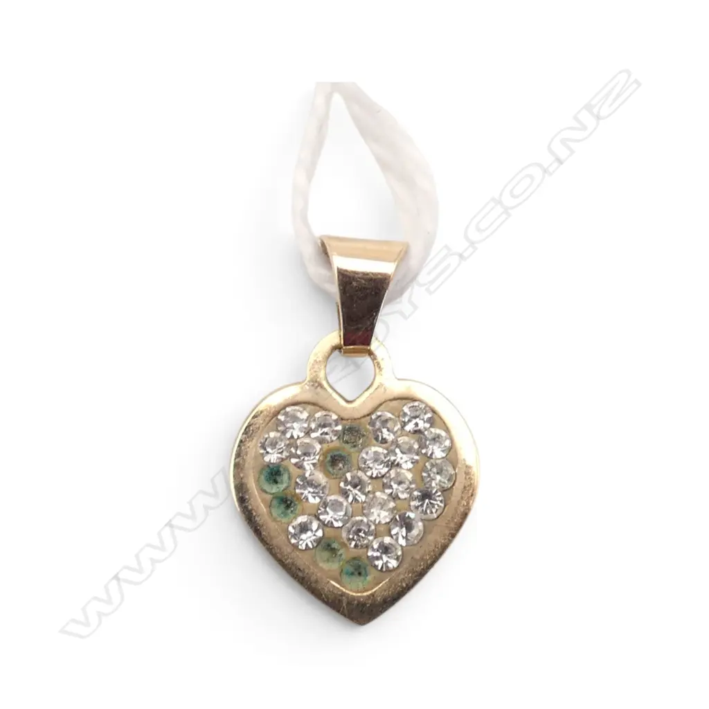 9ct GOLD HEART PENDANT missing some white stones 0.46GMS (not diamonds). Image 1++
