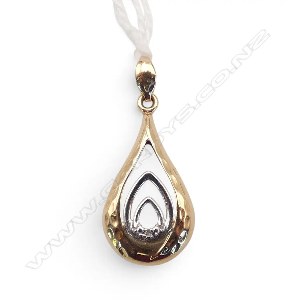 9ct TWO TONE GOLD PENDANT 0.58gms Image 1++