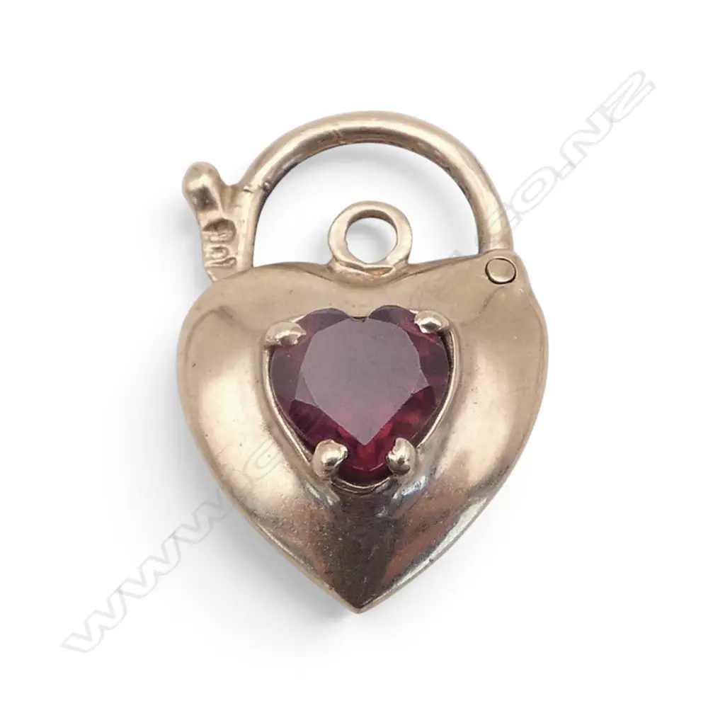 9ct GOLD & GARNET HEART CLASP/PENDANT 2.29gms Image 1++