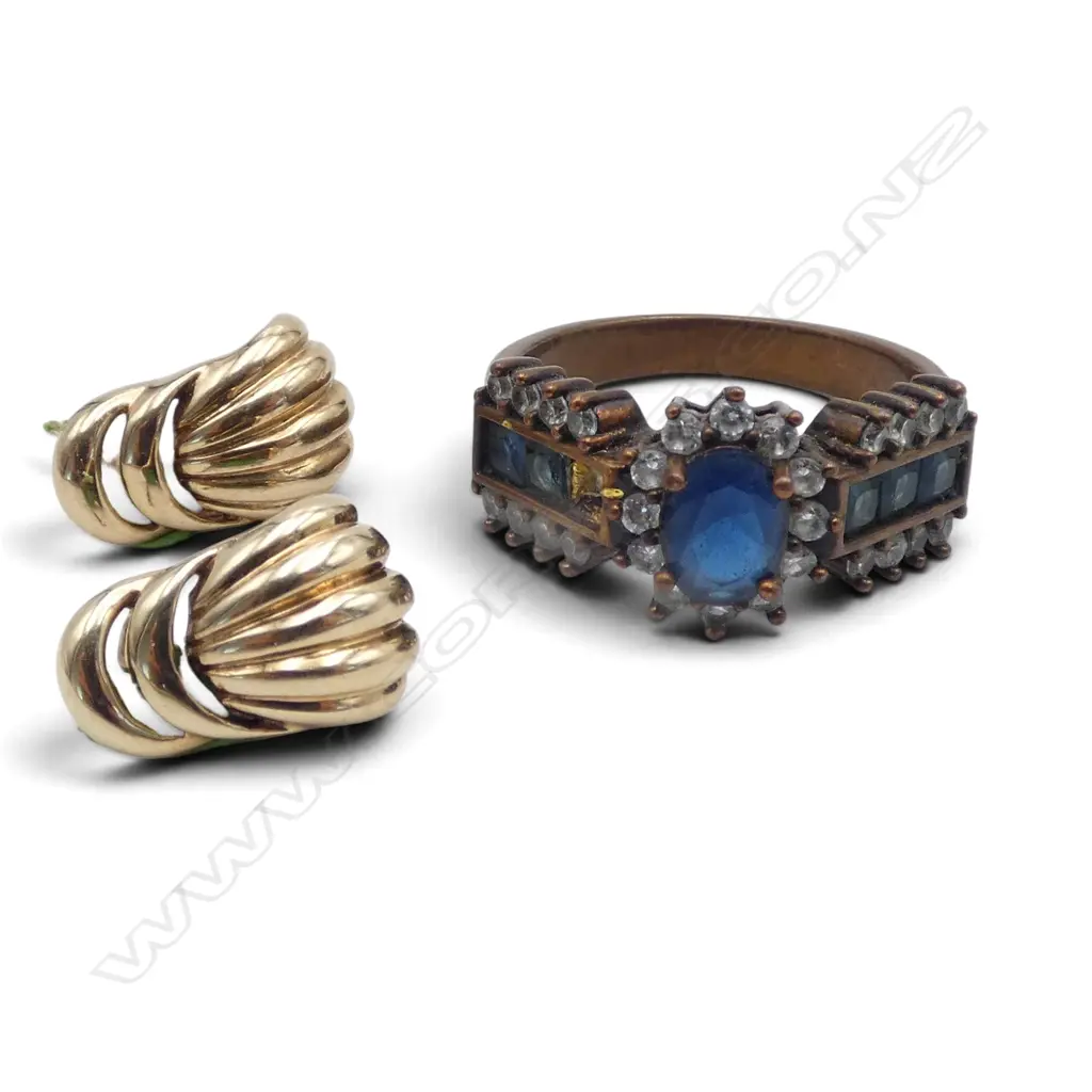 PR 9CT EARRINGS 3.1gms (2 DIFFERENT UNMARKED BUTTERFLIES) + COSTUME RING AF Image 1++