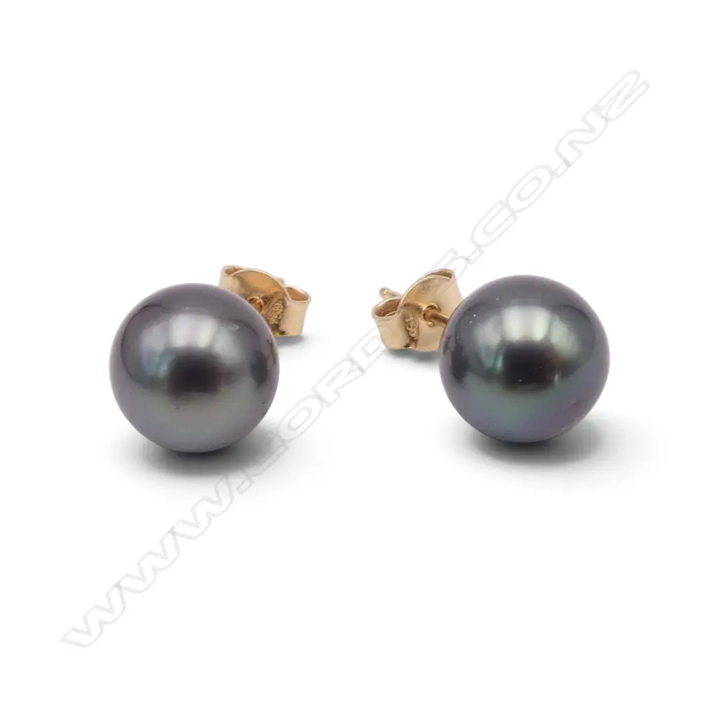 18CT GOLD AND BLACK PEARL STUD EARRINGS Image 1++