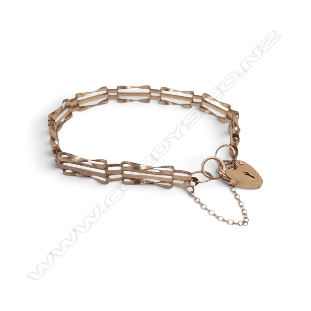 9ct  GOLD GATE LINK BRACELET w heart padlock clasp. 5.18gms Image 1++