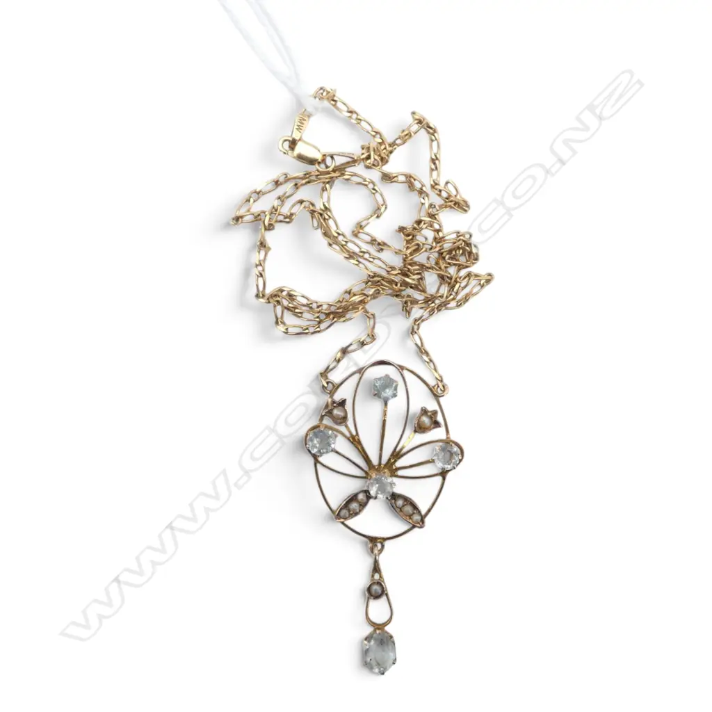 9CT GOLD PALE BLUE STONES & SEED PEARL PENDANT WITH 9CT GOLD CHAIN 5.17gms Image 1++