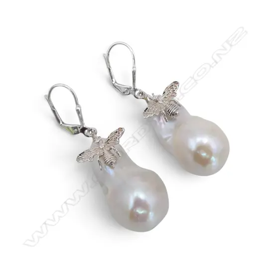 SILVER BAROQUE PEARL & BEE EARRINGS