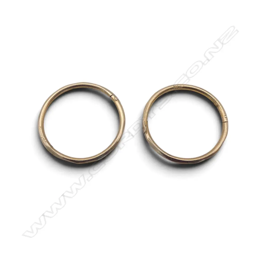 PR 9ct GOLD SMALL SLEEPER EARRINGS in case Image 1++