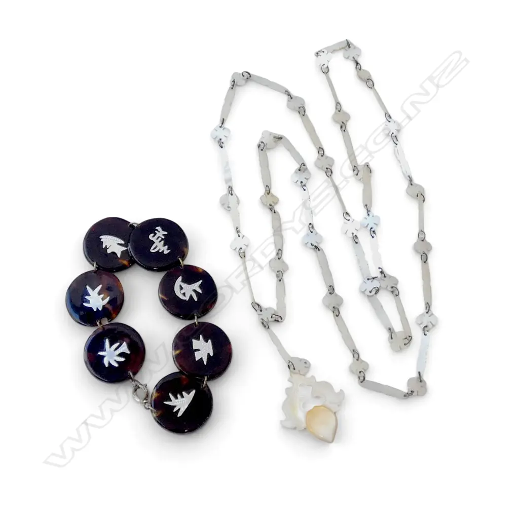 SMALL TURTLE SHELL TOKEN BRACELET & MOP PENDANT NECKLACE Image 1++