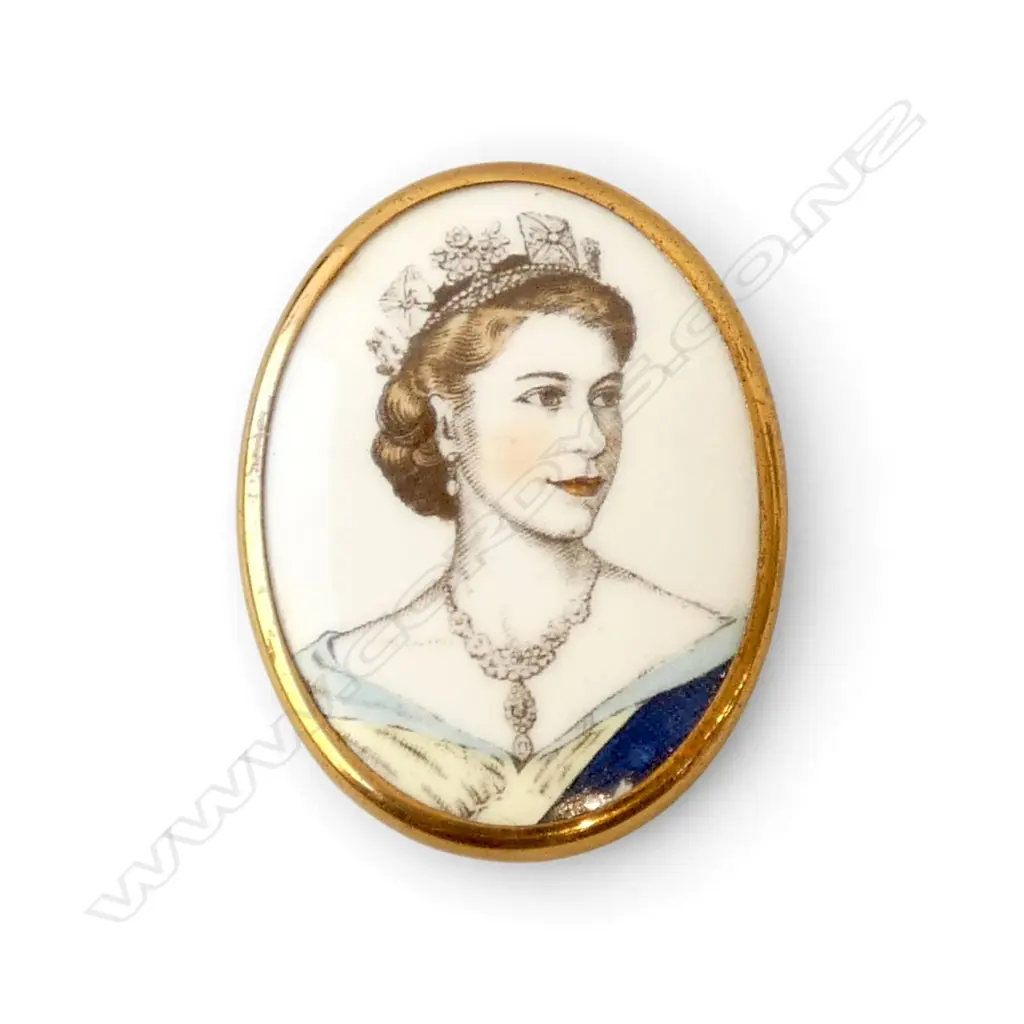 Royal Worcester Queen Elizabeth Coronation Brooch, Royal Tour 1953 – 1954 Image 1++