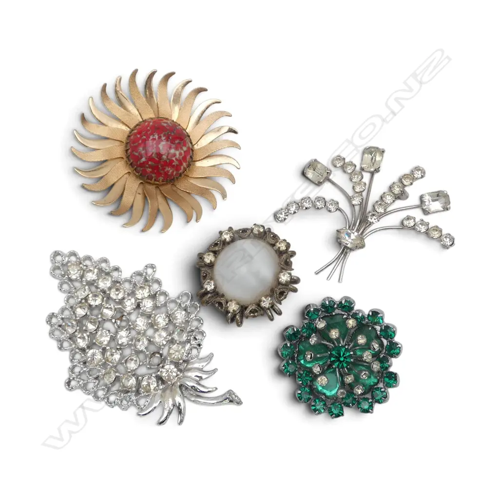 5 VINTAGE COSTUME GEM SET BROOCHES: radiating gilt sunburst etc 1 gem needs setting Image 1++