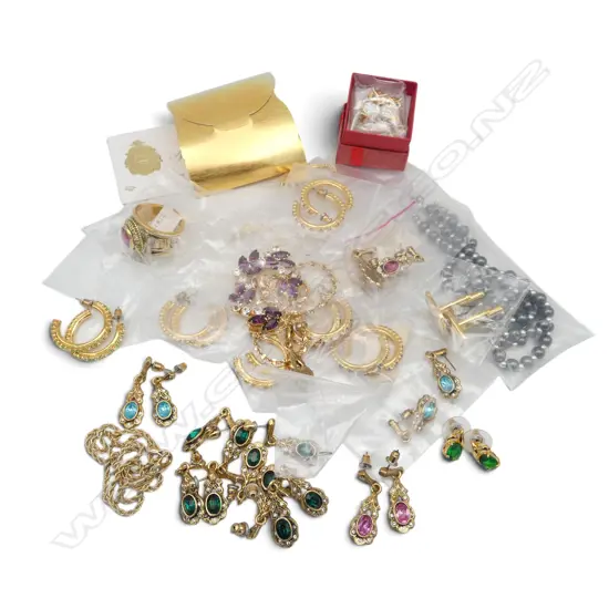 BOX OF AS NEW COSTUME JEWELLRY