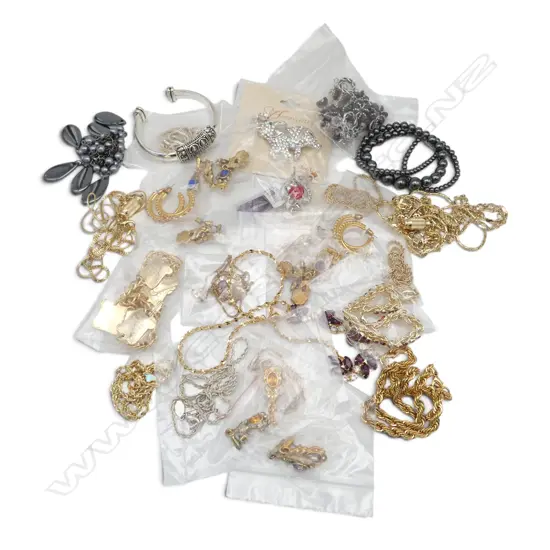 BOX OF AS NEW COSTUME JEWELLRY