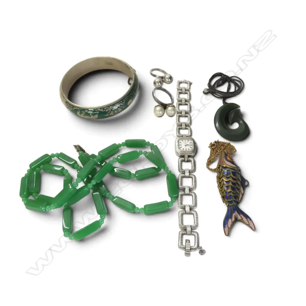 7 PCES JEWELLERY; 2 RINGS, 3 NECKLACES (JADE, GREENSTONE HOOK PENDANT, ARTICULATED FISH), WRIST WATCH, STG BANGLE Image 1++
