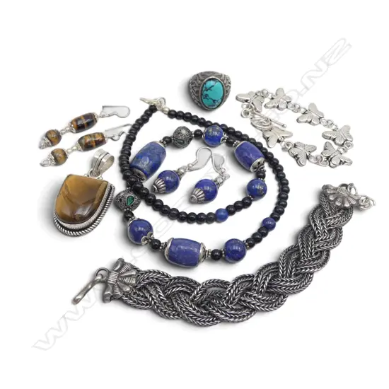 TRIBAL STYLE JEWELLERY; LAPIS NECKLACE, BRACELETS, PENDANT & EARRINGS, NOTE: NOT SILVER