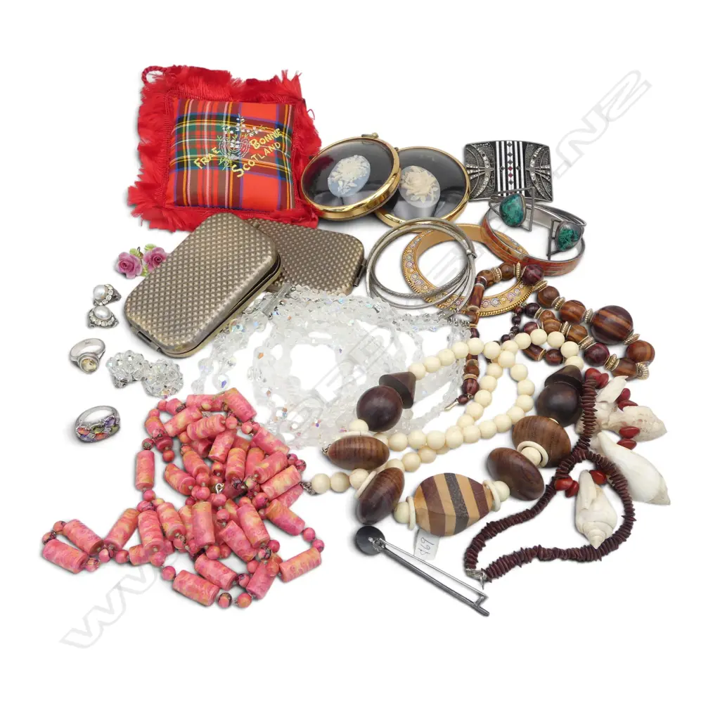 ASST. COSTUME JEWELLERY Image 1++