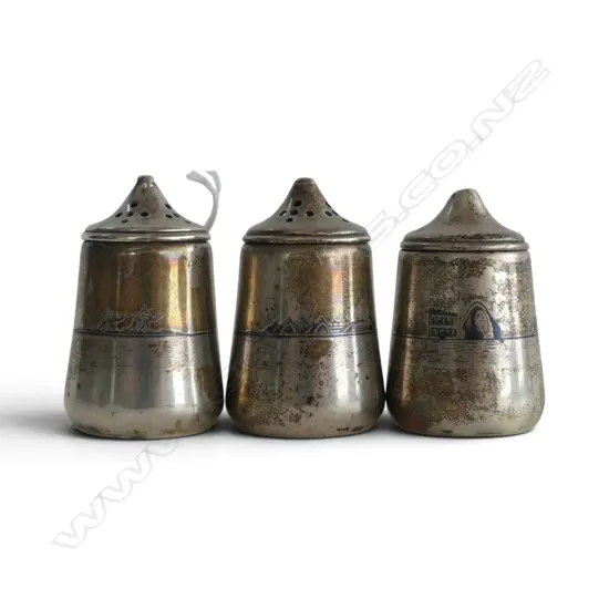 3 900 SILVER PEPPERETTES 81gms H.45mm