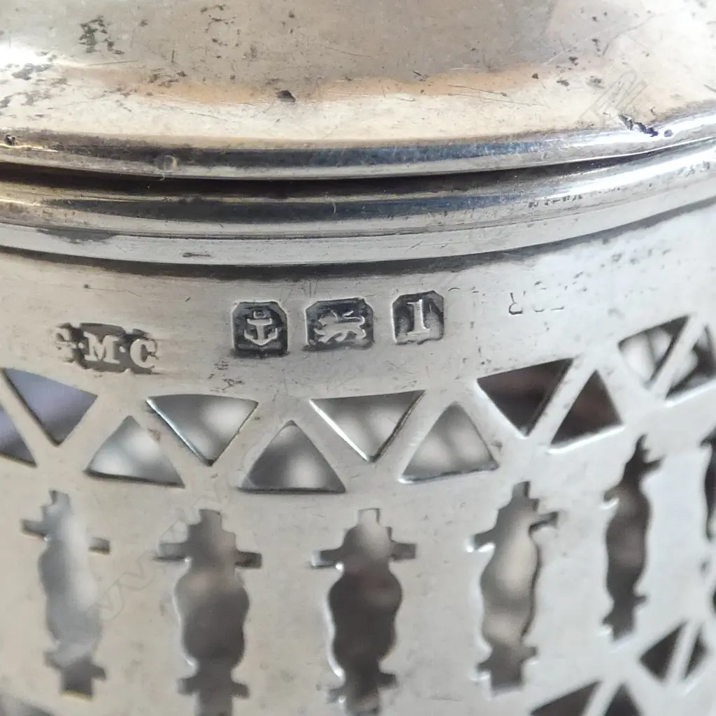 Small silver pierced lidded pot. Birmingham 1910. 27gms Image 1++