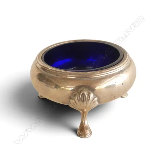 Victorian London SILVER TRIPOD  SALT with blue glass liner. Silver weight 88gms