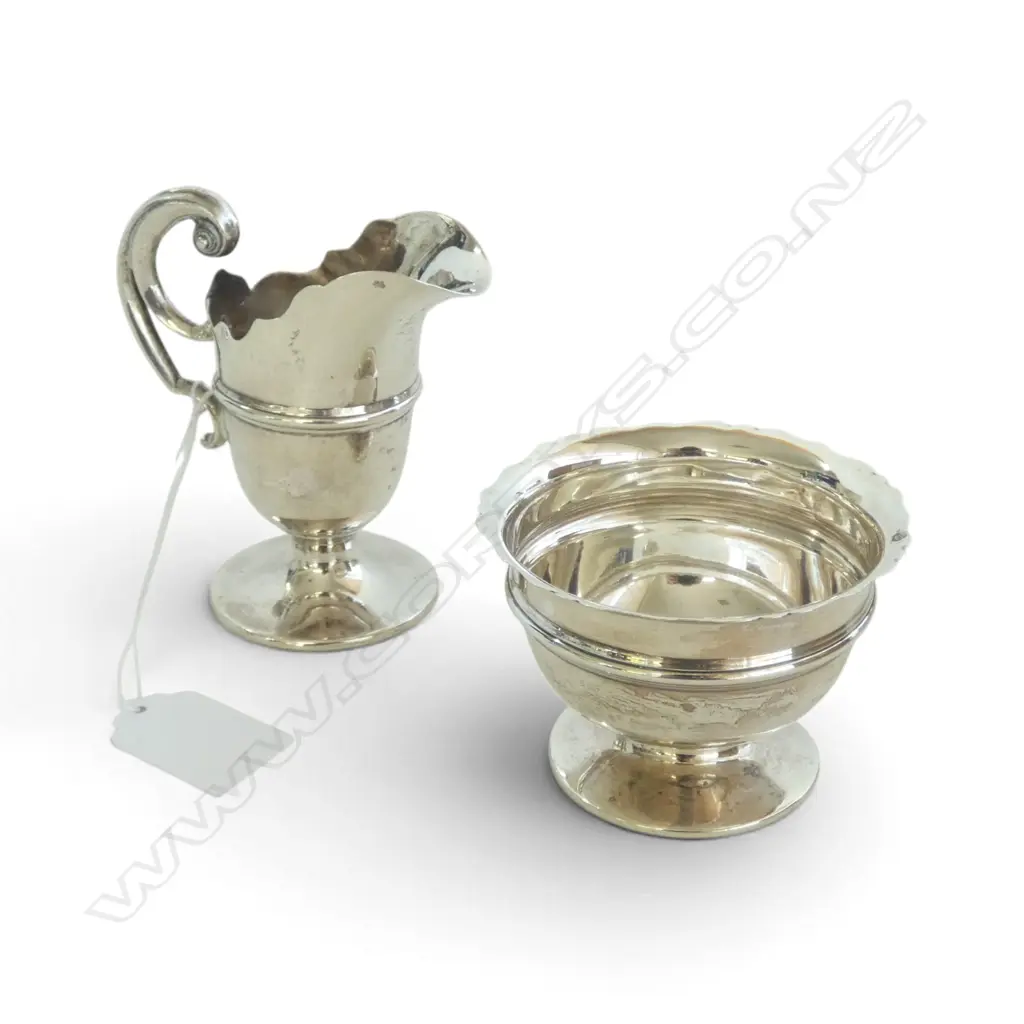 STG SILVER CREAM JUG & SUGAR BOWL, PEDESTAL BASE, B'HAM 1902, 131gms, H.87mm Dia.50mm H.55mm Dia.80mm Image 1++