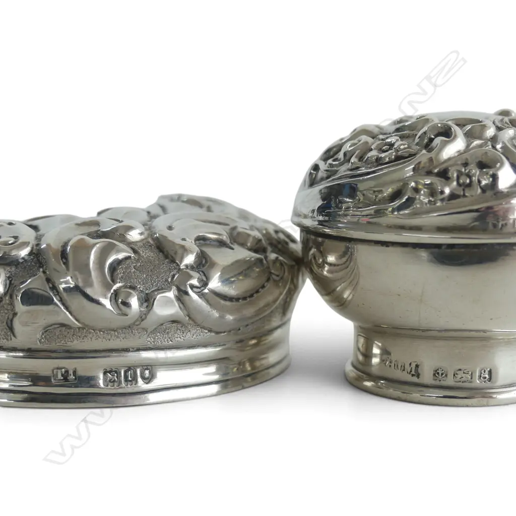 3 STG SILVER LIDDED VANITY BOTTLES H.120mm Image 1++