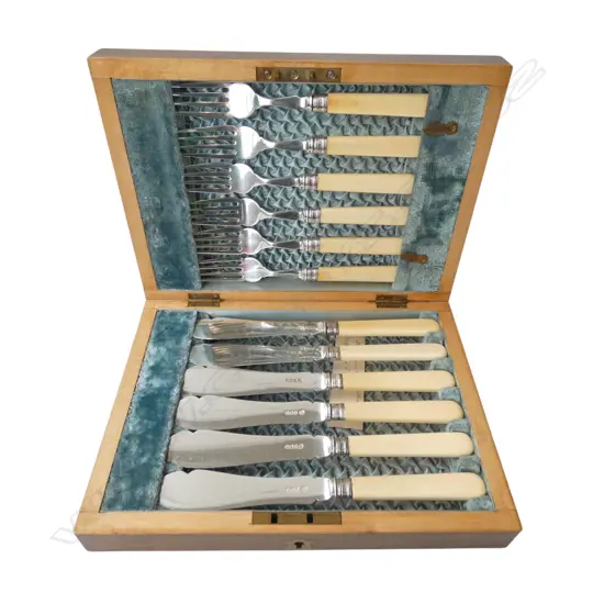 BOXED IVORINE 'BONE' HANDLED 6 PLACE FISH SET