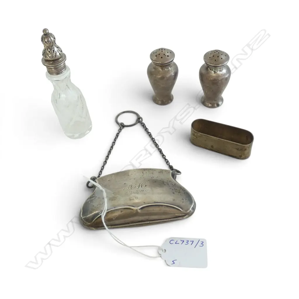 5 STG SILVER; PURSE LONDON 1916, SALT & PEPPER, CONDIMENT SHAKER, & NAPKIN RING, some dents, 133.5gms (silver) Image 1++