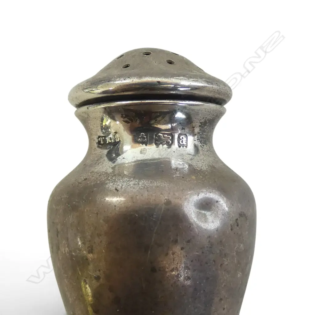 5 STG SILVER; PURSE LONDON 1916, SALT & PEPPER, CONDIMENT SHAKER, & NAPKIN RING, some dents, 133.5gms (silver) Image 1++