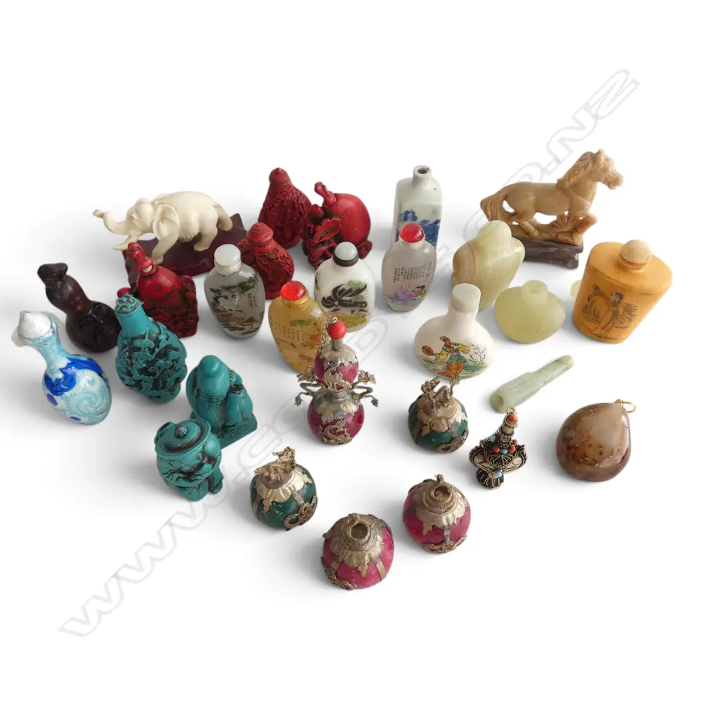 ASST. SNUFF BOTTLES ETC Image 1++