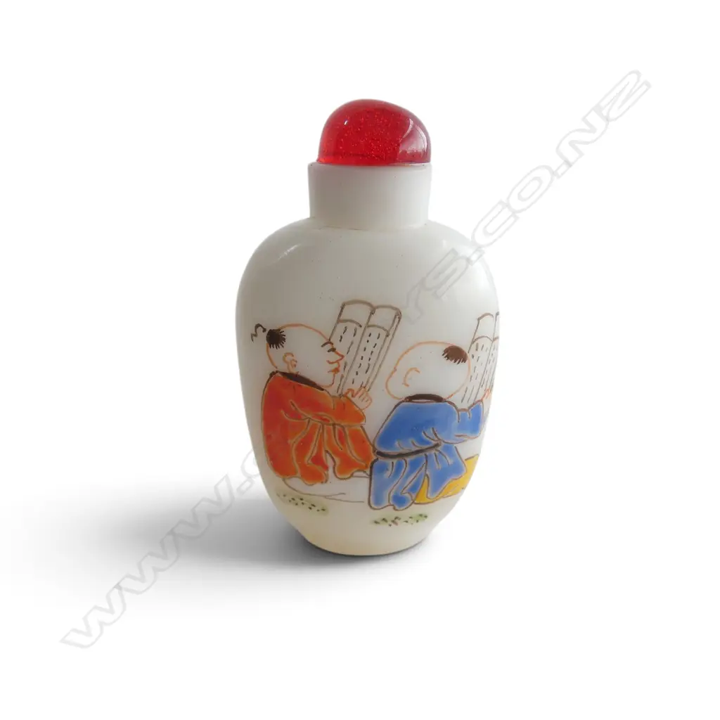 6 ORIENTAL SNUFF BOTTLES, VASE, 2 PLATES 95mm dia Image 1++