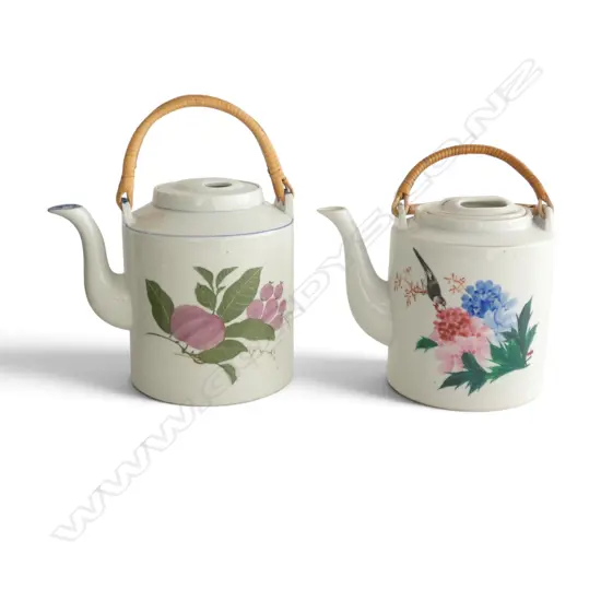 2 ORIENTAL TEAPOTS H.220mm