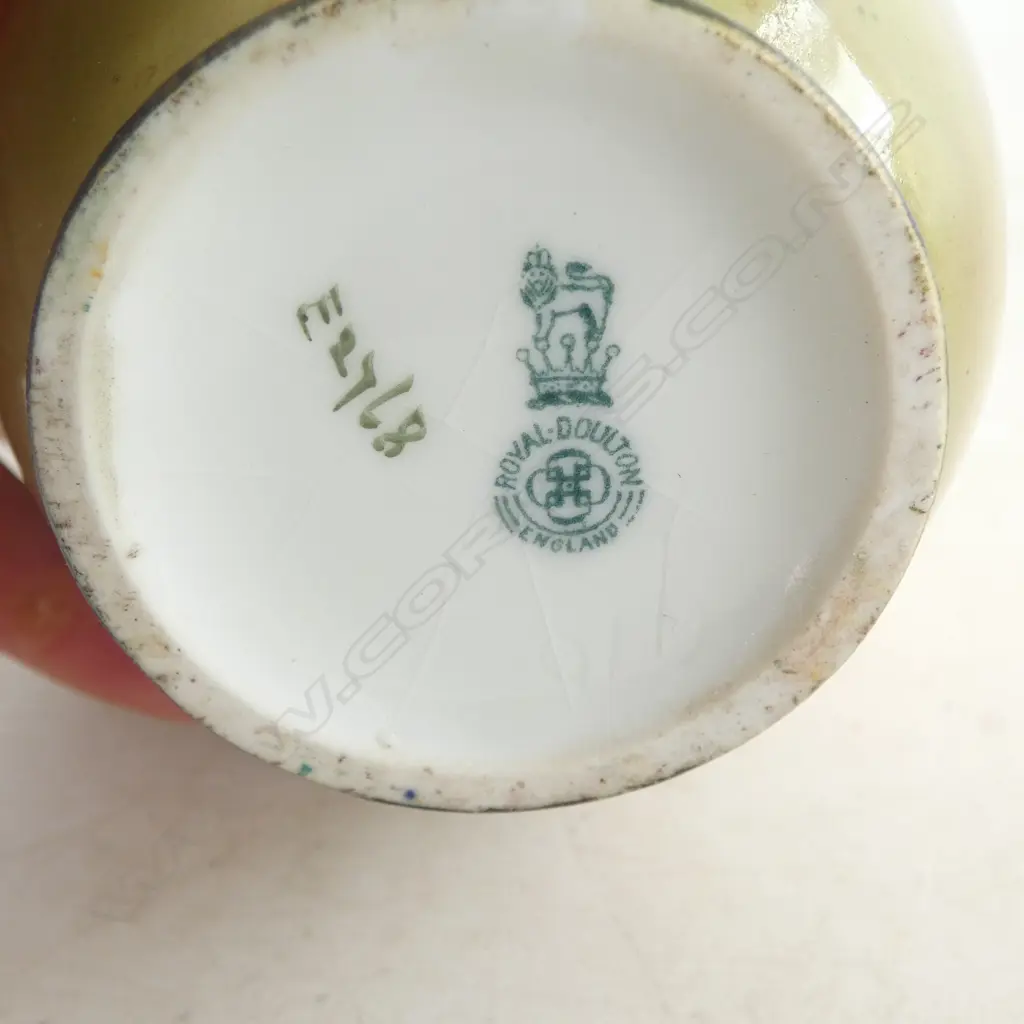 ROYAL DOULTON COACHING DAYS VASE RARE BLUE SKY VARIATION 1905-1906, H.150mm Image 1++