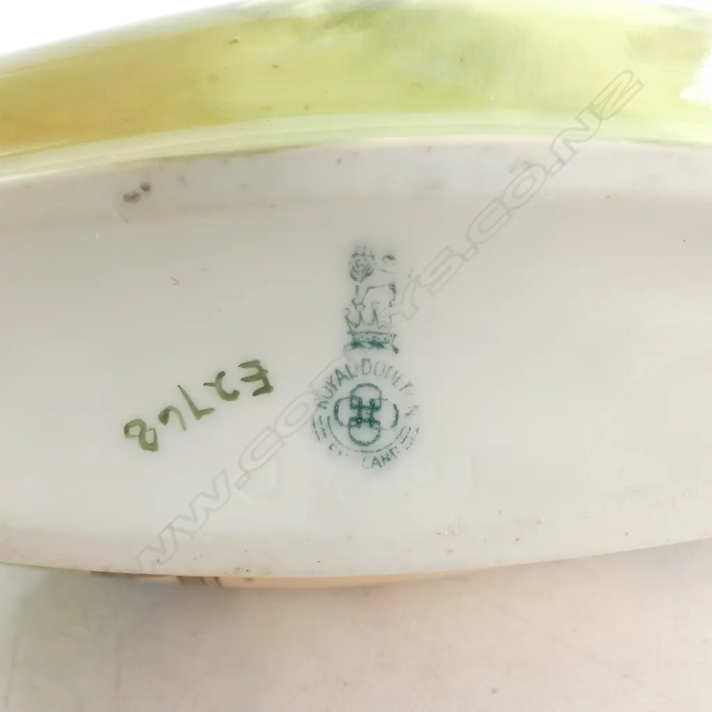 RARE ROYAL DOULTON COACHING DAYS VASE BLUE SKY VARIATION 1905-1906, H.80mm Image 1++