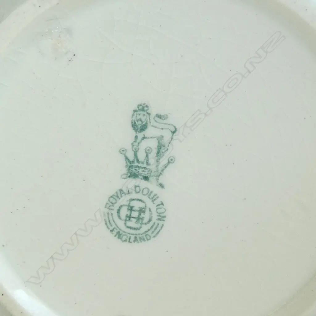 ROYAL DOULTON CHRISTMAS WARE TEAPOT, H.120mm Image 1++