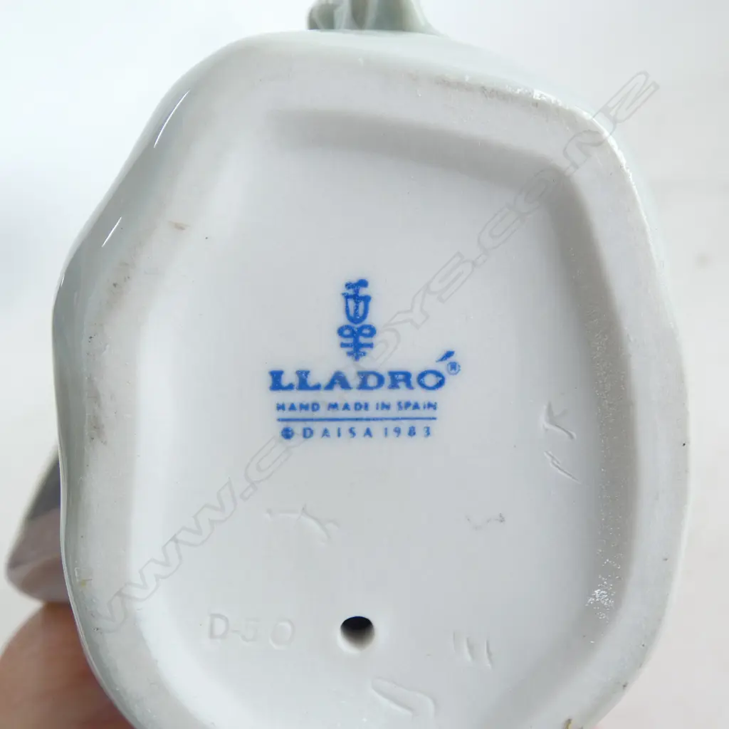 LLADRO ‘SPRING IS HERE’ GIRL FIGURINE, H.170mm Image 1++