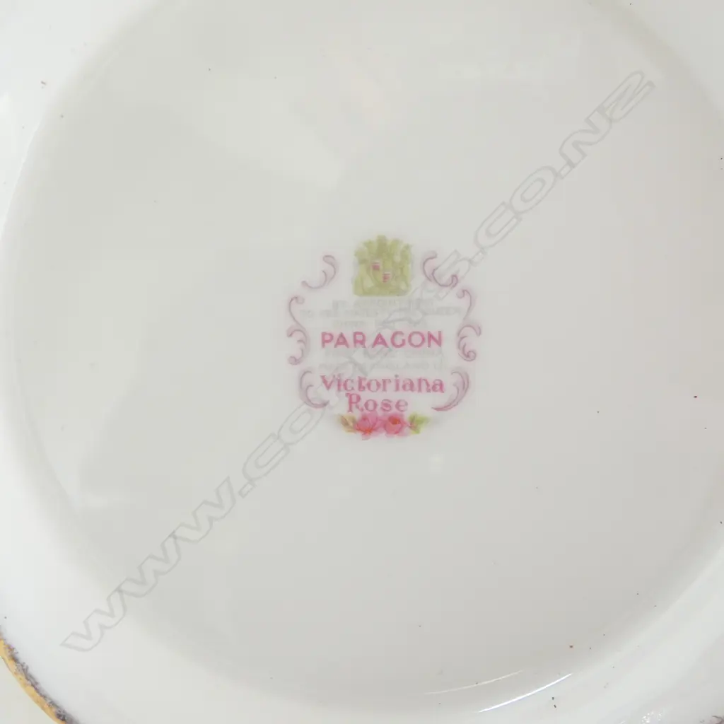 LARGE PARAGON ‘VICTORIA ROSE’ BONE CHINA TEAPOT ENGLAND, H.150MM L.220MM Image 1++