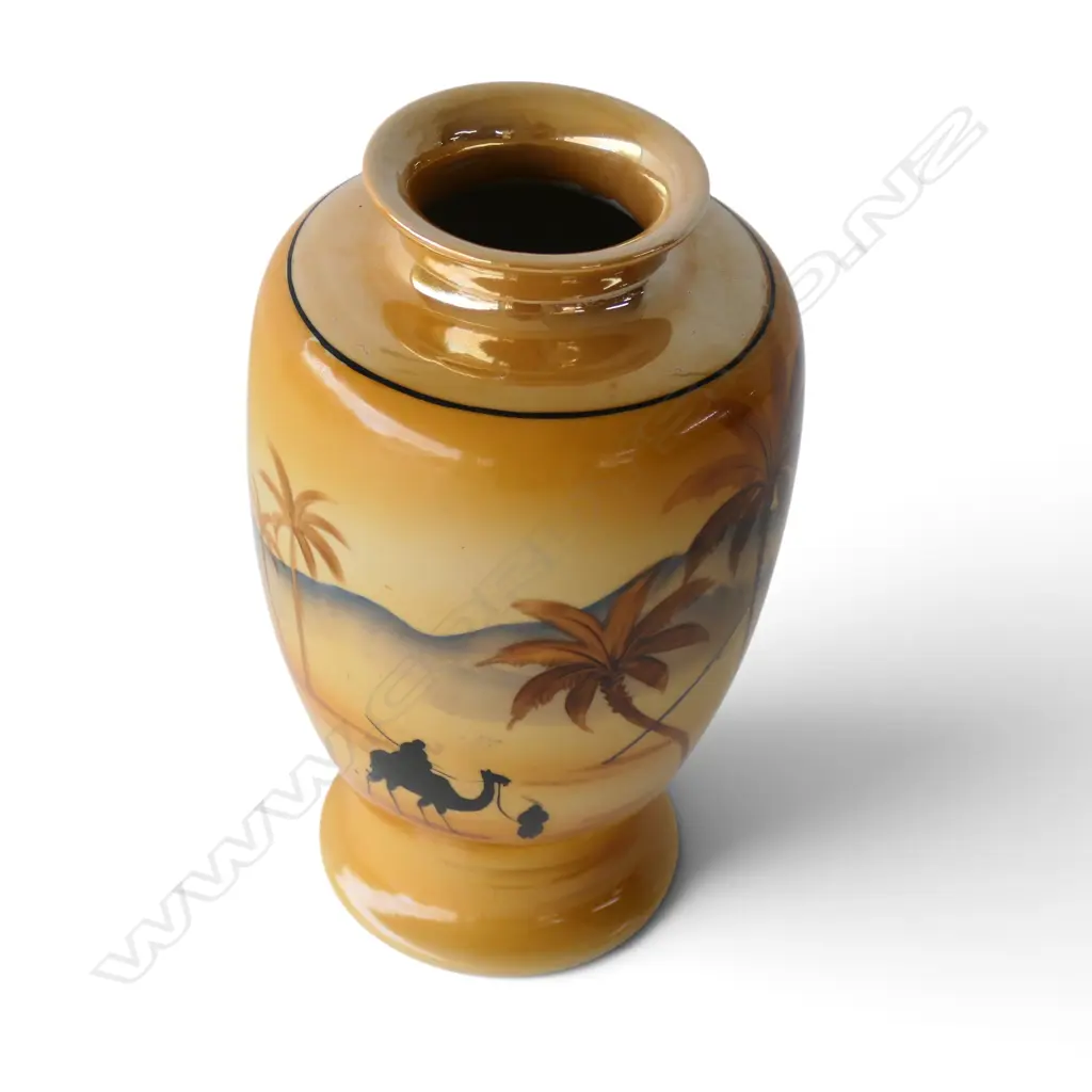 EARLY 20TH-CENTURY VINTAGE JAPANESE LUSTERWARE VASE WITH DESERT SCENE, H.250MM Image 1++