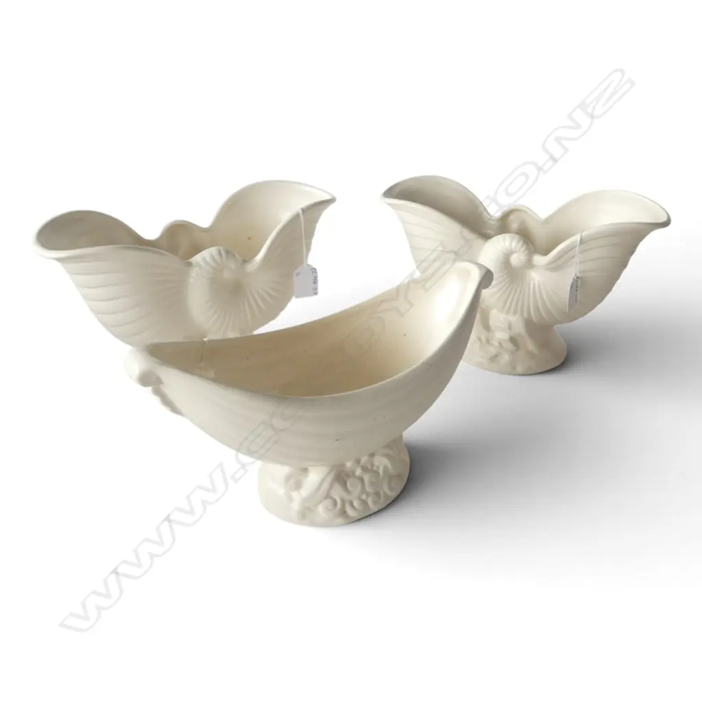 PR CROWN LYNN NAUTILUS MANTEL VASES + OTHER CROWN LYNN VASE W.300mm Image 1++