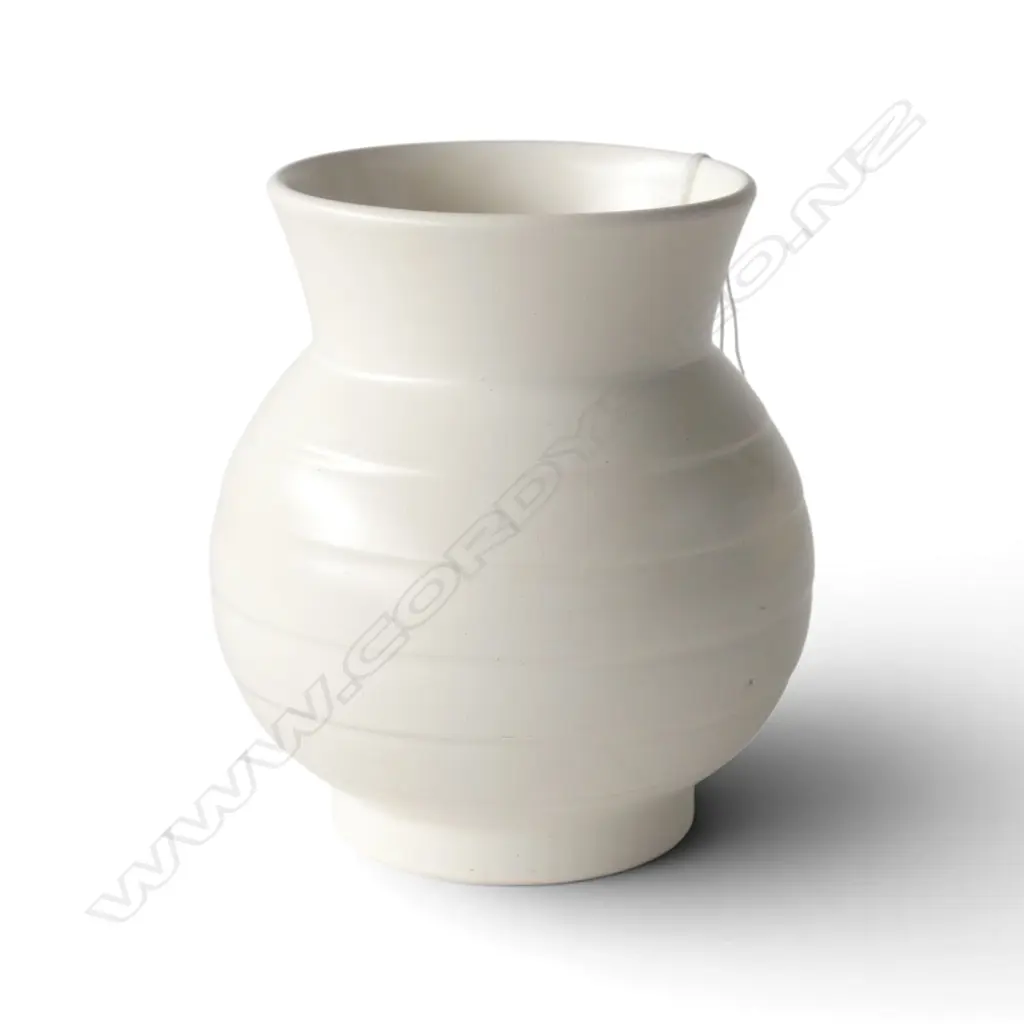  ERNEST SHUFFLEBOTHAM for CROWN LYNN HAND POTTED SMALL VASE w. tiki mark H.135mm Image 1++