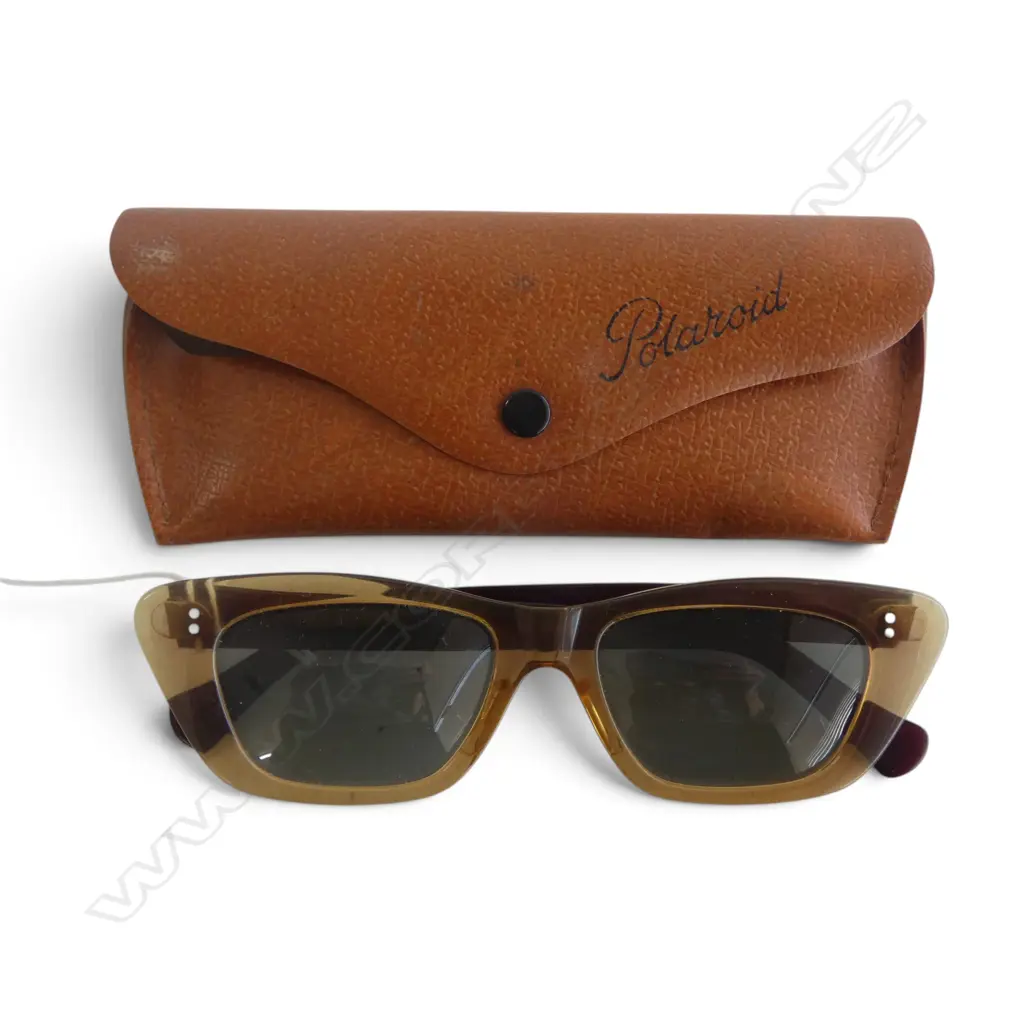 Mid-century Polaroid 501 ‘Cat Eye’ Sunglasses UK Original Case Image 1++