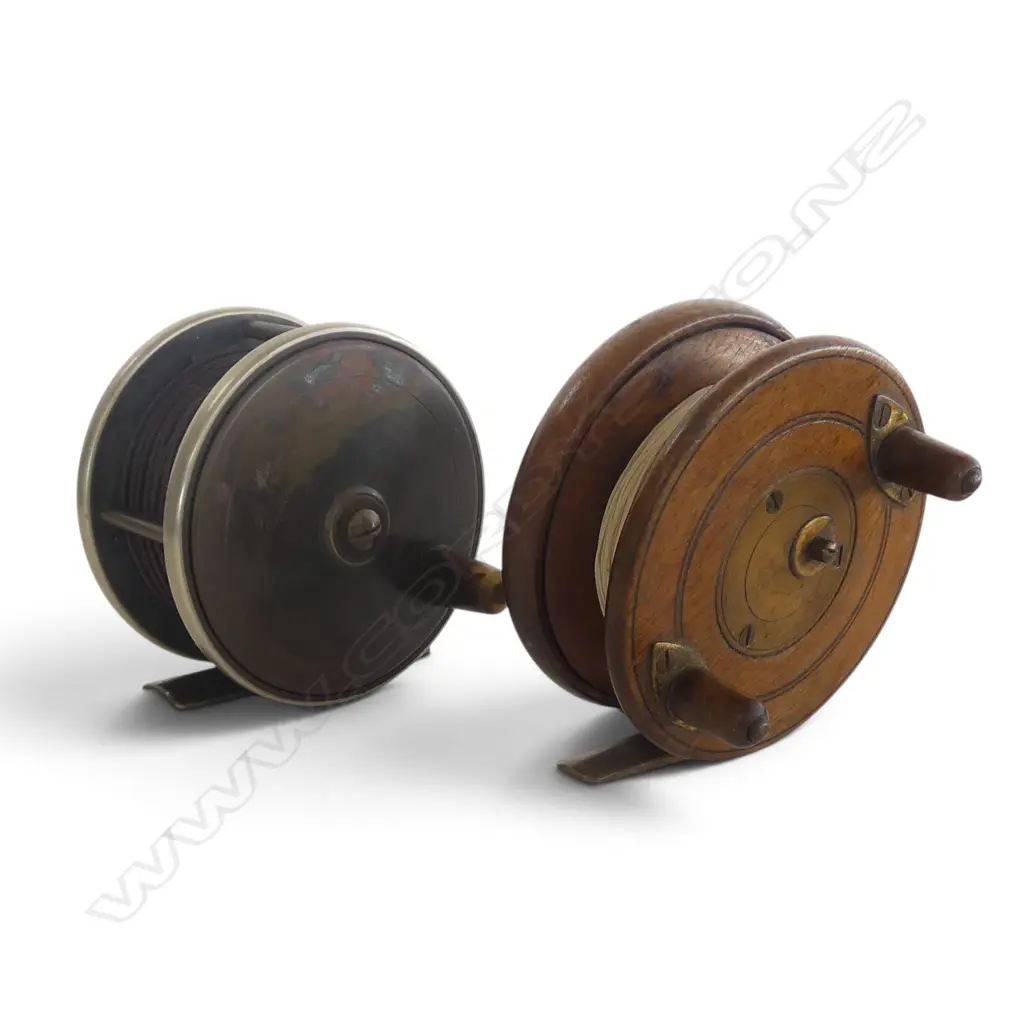 ANTIQUE ENGLISH BRASS FRESHWATER FISHING REEL & WOODEN BRASS STAR FRESHWATER REEL DIA90MM Image 1++