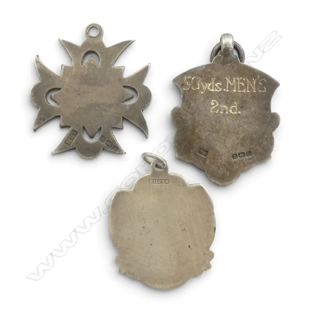 4 STG SILVER FOB MEDALLIONS one locket faulted 20gms Image 1++
