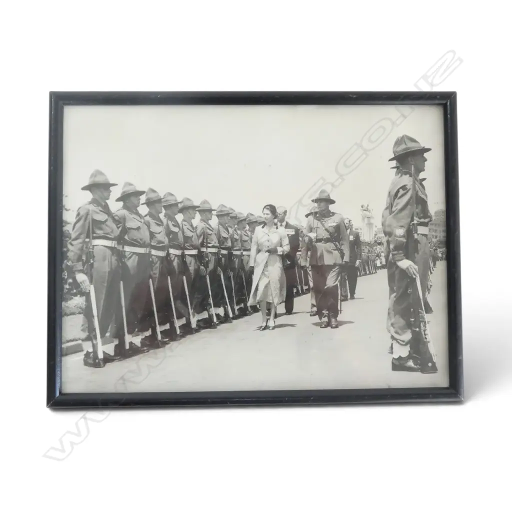1954 Queen Elizabeth Framed Photo, Queens Guard Opening Parliament Wellington Image 1++