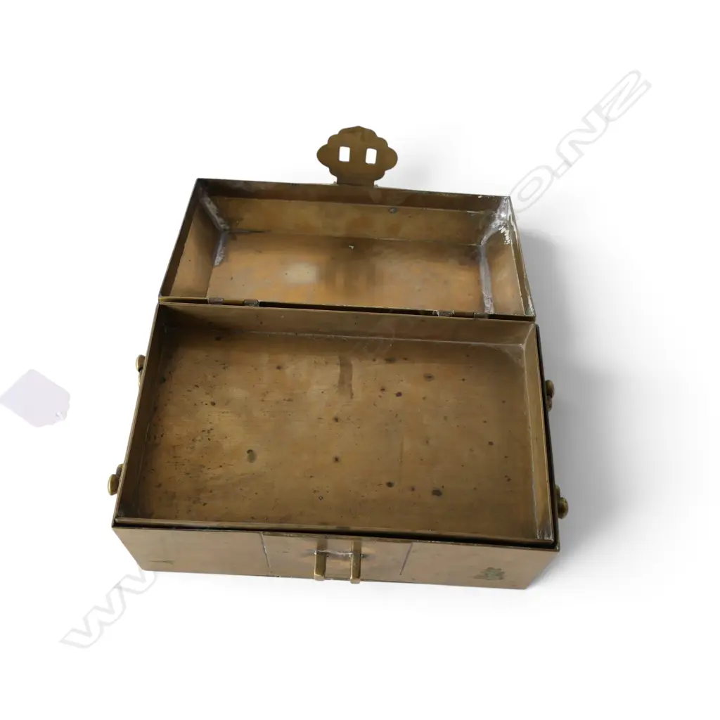 VINTAGE SOLID BRASS HINGED BOX, RUYI LATCH, INTERIOR TRAY, W.180mm, D.110MM, H.95mm Image 1++