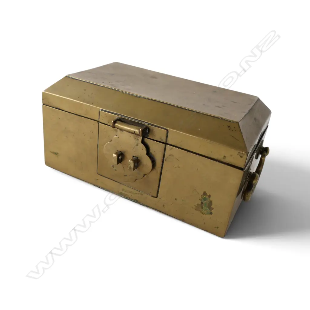 VINTAGE SOLID BRASS HINGED BOX, RUYI LATCH, INTERIOR TRAY, W.180mm, D.110MM, H.95mm Image 1++