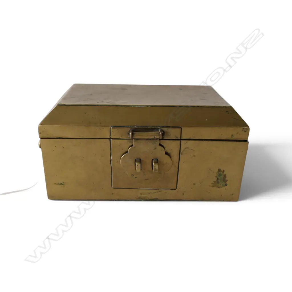 VINTAGE SOLID BRASS HINGED BOX, RUYI LATCH, INTERIOR TRAY, W.180mm, D.110MM, H.95mm Image 1++
