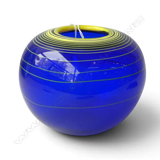 GARRY NASH ART GLASS VASE, SIGNED & DATED '94 H.150mm