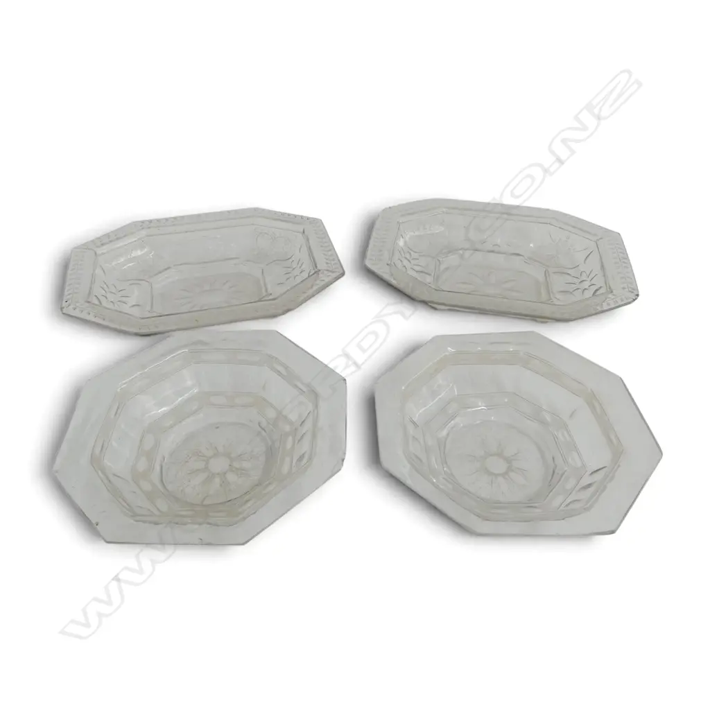 4 ANTIQUE ETCHED GLASS DISHES wear commensurate of age W.235mm Image 1++