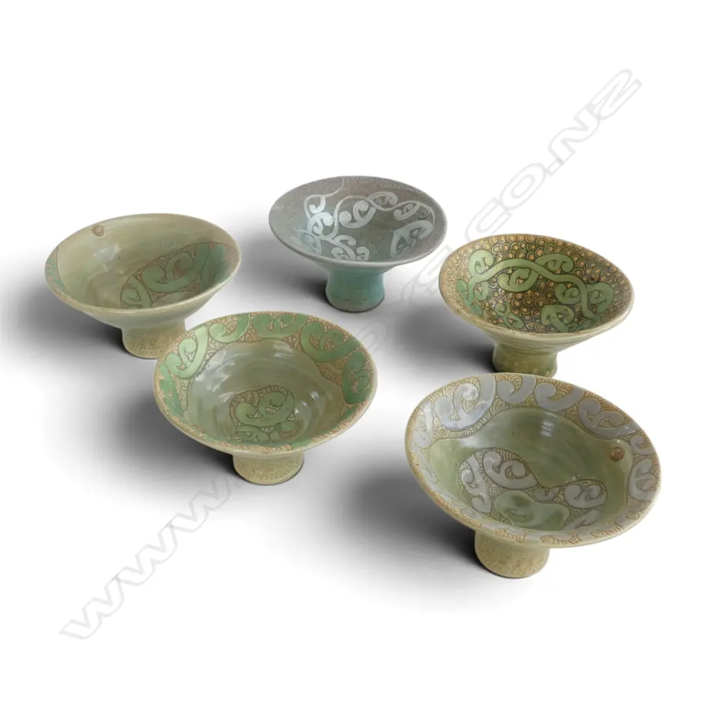 5 SML KEUM SUN LEE PEDESTAL BOWLS, OLIVE GREEN, Dia.125mm Image 1++