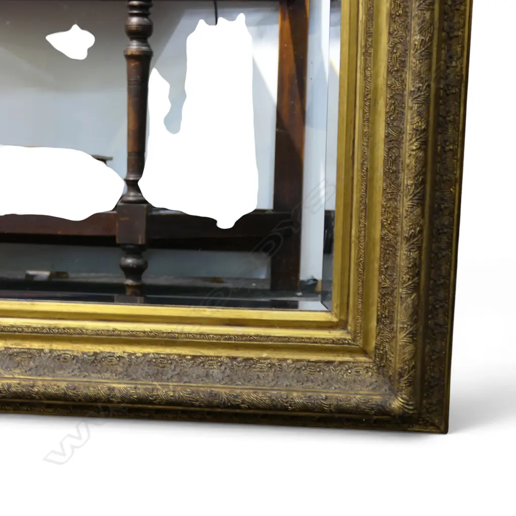 MODERN GILT FRAMED ANTIQUE STYLE MIRROR 880 X 760MM Image 1++